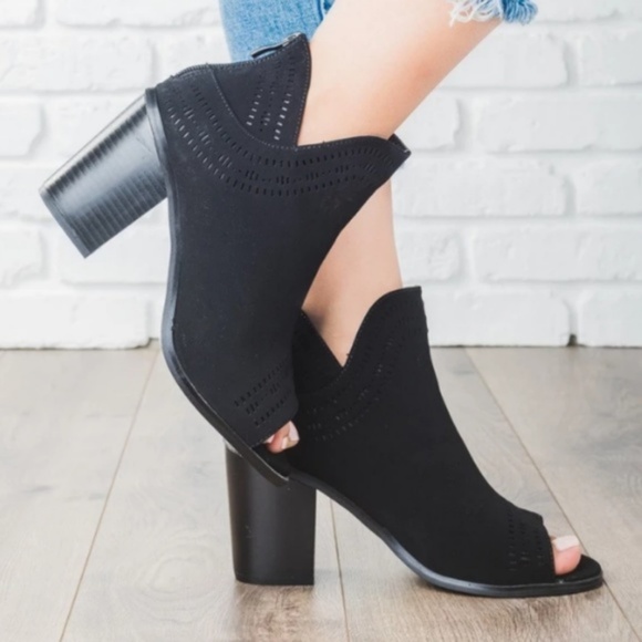 Laser Detailed Chunky Heel Peep Toe Booties - Picture 2 of 8